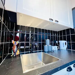  Guest house 61 Studio, Ideal For Tourists High Recommend!!!